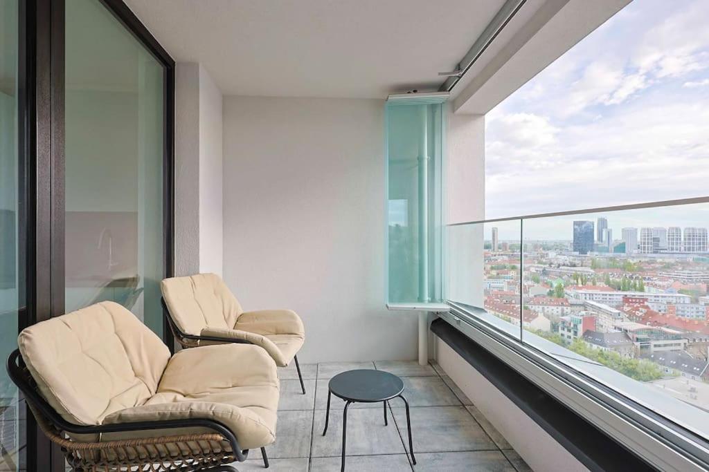 Danubius One - Spacious W Free Parking Apartment *