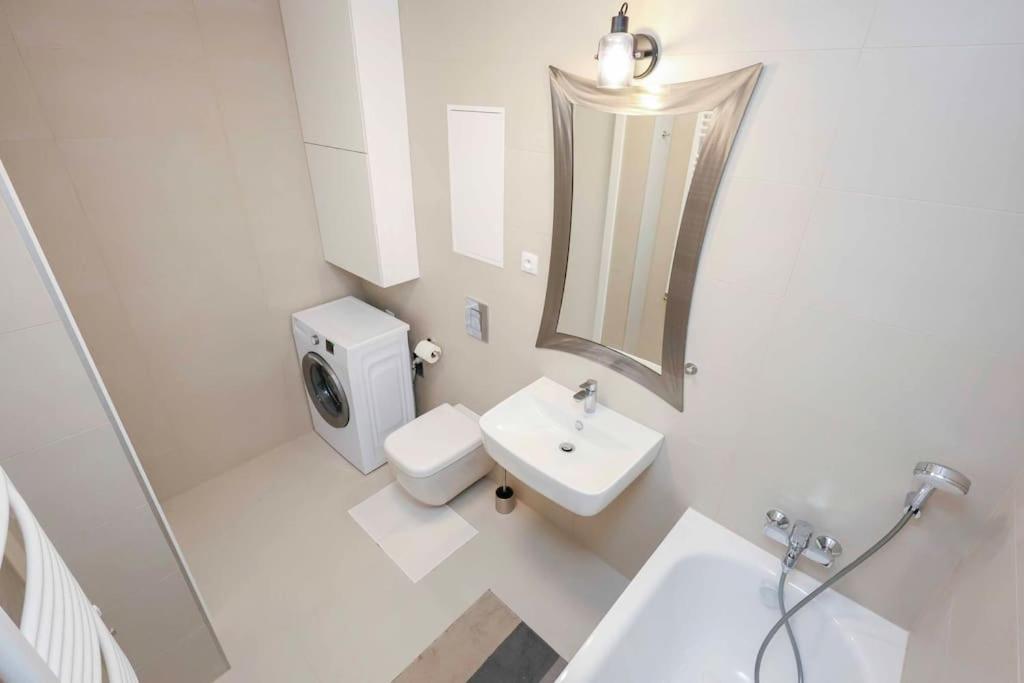 Danubius One - Spacious W Free Parking *