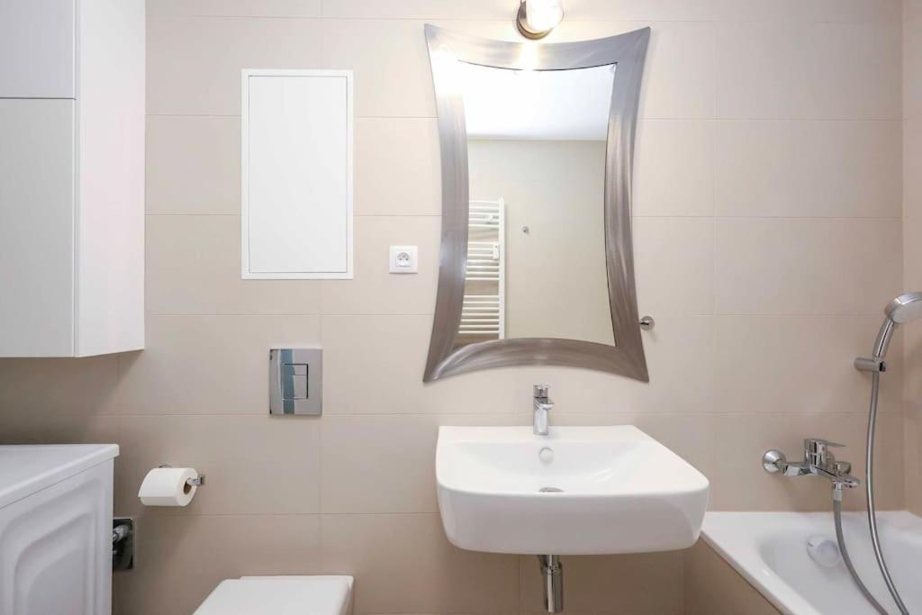 Apartmán Danubius One - Spacious W Free Parking Bratislava