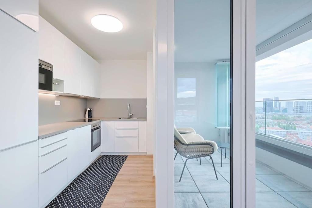 Danubius One - Spacious W Free Parking Apartmán *